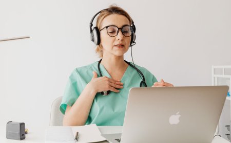 Building Inclusive Mental Health Services with Bilingual Spanish Virtual Assistants