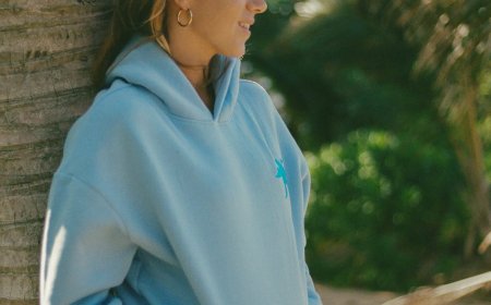 Pink Palm Puff: Where Playful Meets Trendy